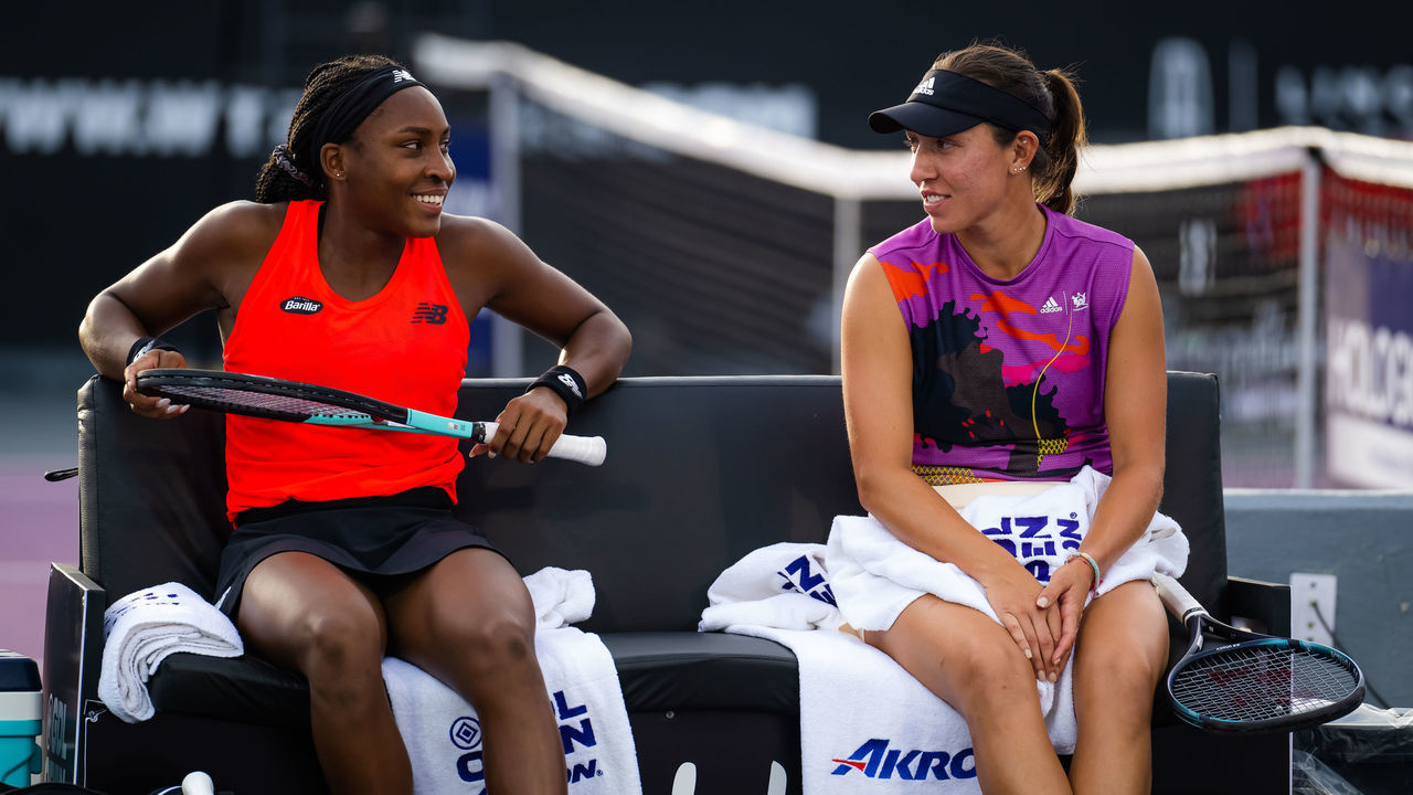 ZAPOPAN, MEXICO - OCTOBER 20: Jessica Pegula of the United States and Coco Gauff of the United States in action against Lin Zhu of China and Aliaksandra Sasnovich of Belarus in their second-round doubles match on Day 4 of the WTA Guadalajara Open Akron 2022, part of the Hologic WTA Tour, at Centro Panamericano de Tenis on October 20, 2022 in Zapopan, Mexico