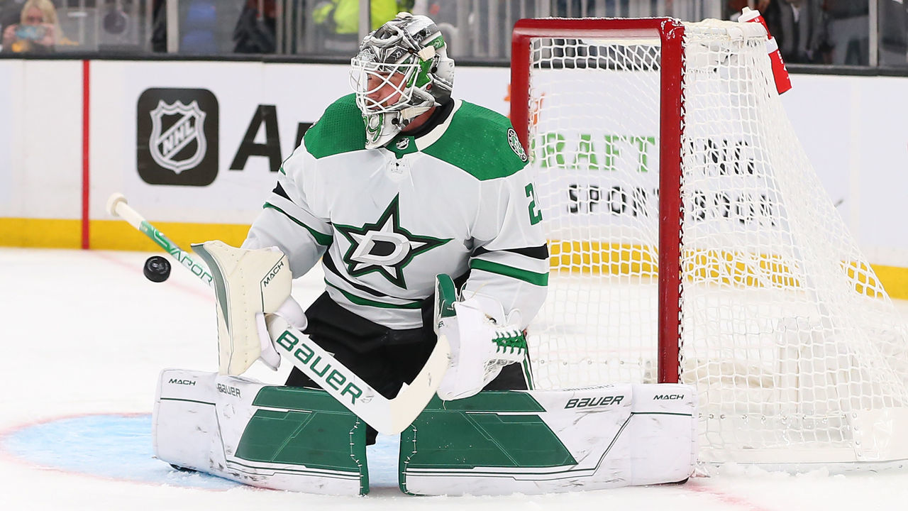 BOSTON, MA - OCTOBER 25: Dallas Stars goalie Jake Oettinger (29) makes a save during a NHL game between Dallas Stars and Boston Bruins on October 25, 2022, at TD Garden in Boston, MA.