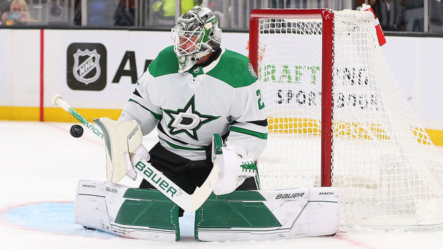 BOSTON, MA - OCTOBER 25: Dallas Stars goalie Jake Oettinger (29) makes a save during a NHL game between Dallas Stars and Boston Bruins on October 25, 2022, at TD Garden in Boston, MA.