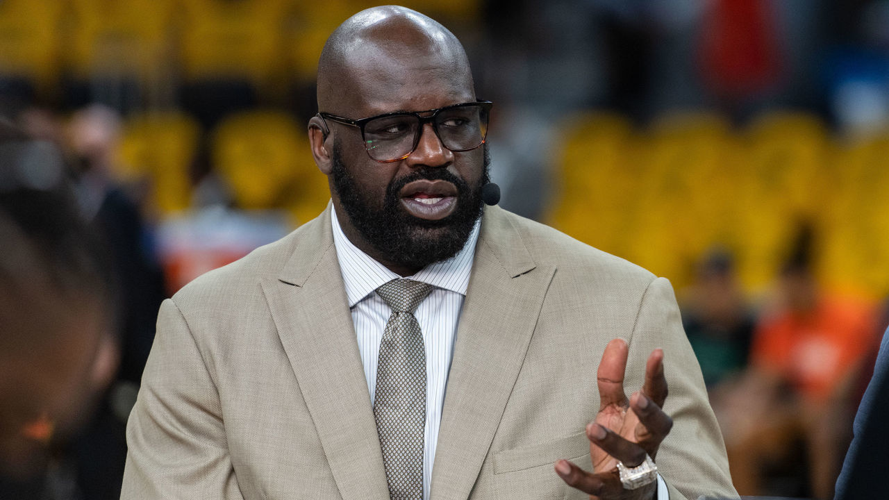 05 June 2022, US, San Francisco: Basketball: NBA, Golden State Warriors - Boston Celtics; Play-off Round, NBA Finals, Finals, Matchday 2: Formergie NBA pro Shaquille O'Neal speaks as a TV expert on the sidelines of the NBA Finals between the Boston Celtics and the Golden State Warriors. Photo: Maximilian Haupt/dpa