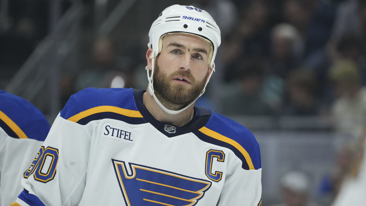 SEATTLE, WA - OCTOBER 19: St. Louis Blues center Ryan O'Reilly (90) looks on during an NHL game between the St Louis Blues and the Seattle Kraken on October 19, 2022 at Climate Pledge Arena in Seattle, WA.