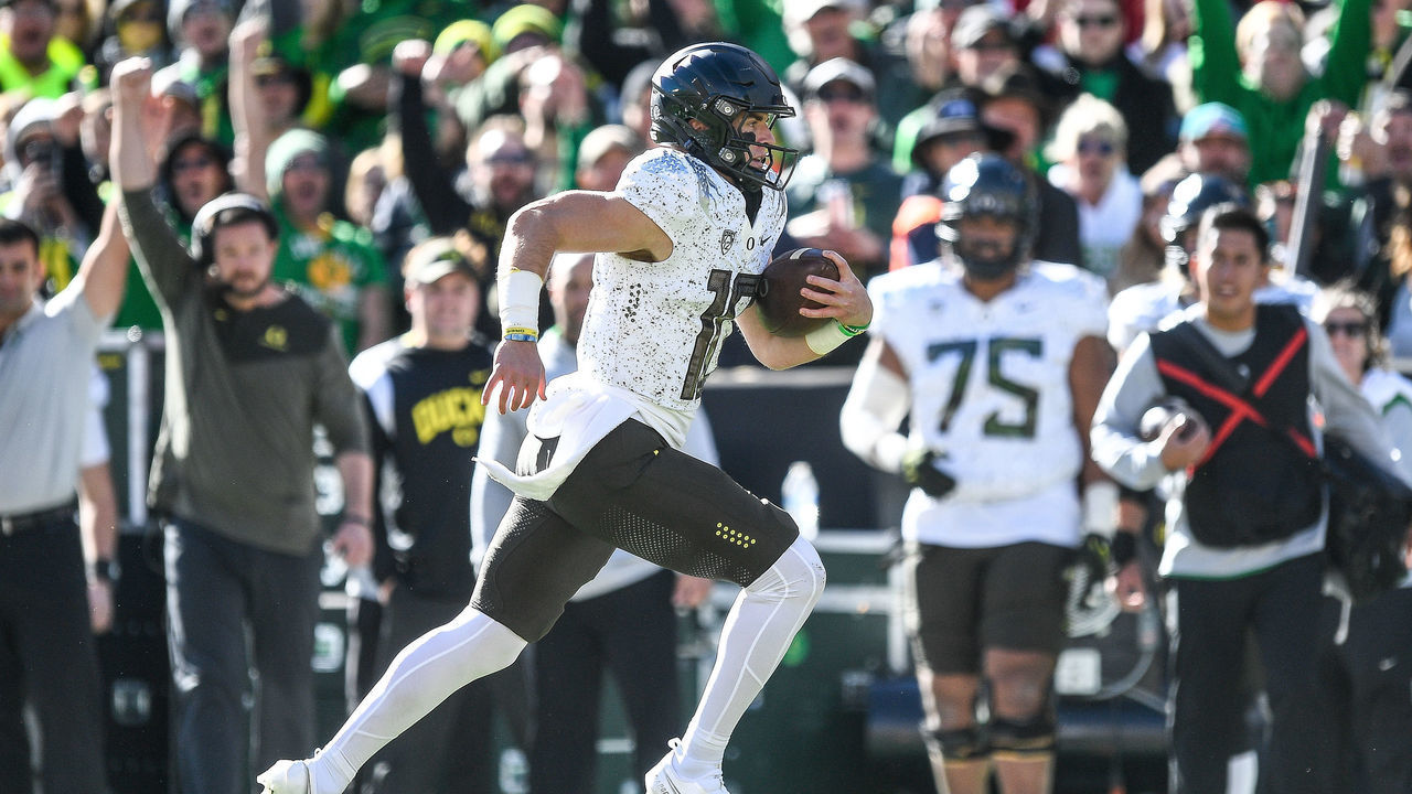 BOULDER, CO - NOVEMBER 5: Quarterback Bo Nix #10 of the Oregon Ducks carrties the ball after a catch for a first quarter touchdown against the Colorado Buffaloes\ at Folsom Field on November 5, 2022 in Boulder, Colorado.