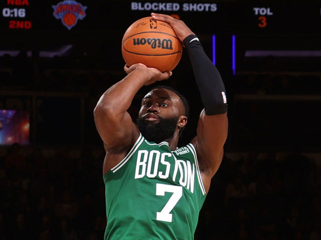NEW YORK, NY - NOVEMBER 5: Jaylen Brown #7 of the Boston Celtics shoots a three point basket during the game against the New York Knicks on November 5, 2022 at Madison Square Garden in New York City, New York. Mandatory Copyright Notice: Copyright 2022 NBAE