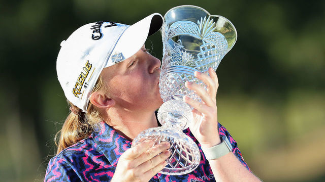 Gemma Dryburgh of Scotland kisses the trophy following her victory on the final day of the LPGA Japan Classic golf tournament in Otsu, Shiga prefecture on November 6, 2022. - - Japan OUT