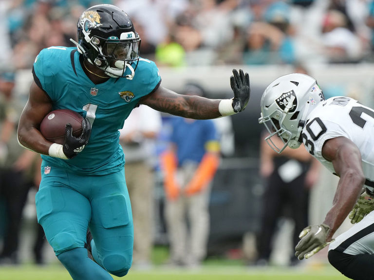 Jaguars rally from 17-0 deficit to beat Raiders 27-20