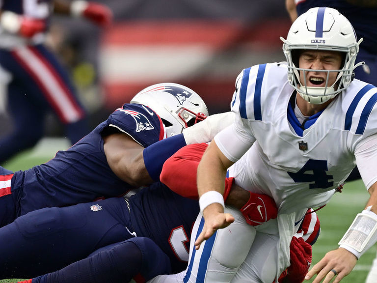Pats get 9 sacks in dominant victory over Colts | theScore.com