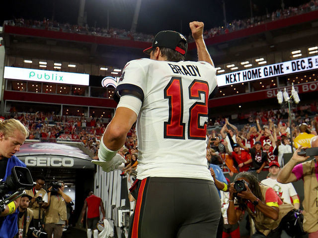 Brady throws last-minute TD pass, Bucs beat Rams 16-13