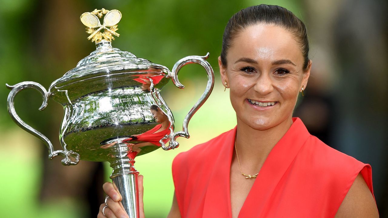 Australia's Ashleigh Barty poses with the 2022 Australian Open winner's trophy in Melbourne on January 30, 2022, following her victory over Danielle Collins of the US in the women's singles final of the tennis tournament. - -- IMAGE RESTRICTED TO EDITORIAL USE - STRICTLY NO COMMERCIAL USE --
