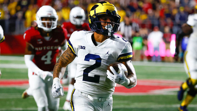 PISCATAWAY, NJ - NOVEMBER 05: Michigan Wolverines running back Blake Corum (2) runs during the first quarter of the college football game against the Rutgers Scarlet Knights on November 5, 2022 at SHI Stadium in Piscataway, New Jersey.