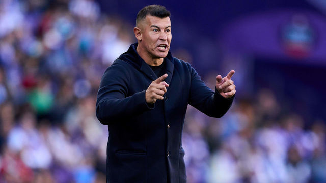 VALLADOLID, SPAIN - NOVEMBER 05: Head coach Jorge Almiron of Elche CF reacts during the LaLiga Santander match between Real Valladolid CF and Elche CF at Estadio Municipal Jose Zorrilla on November 05, 2022 in Valladolid, Spain.