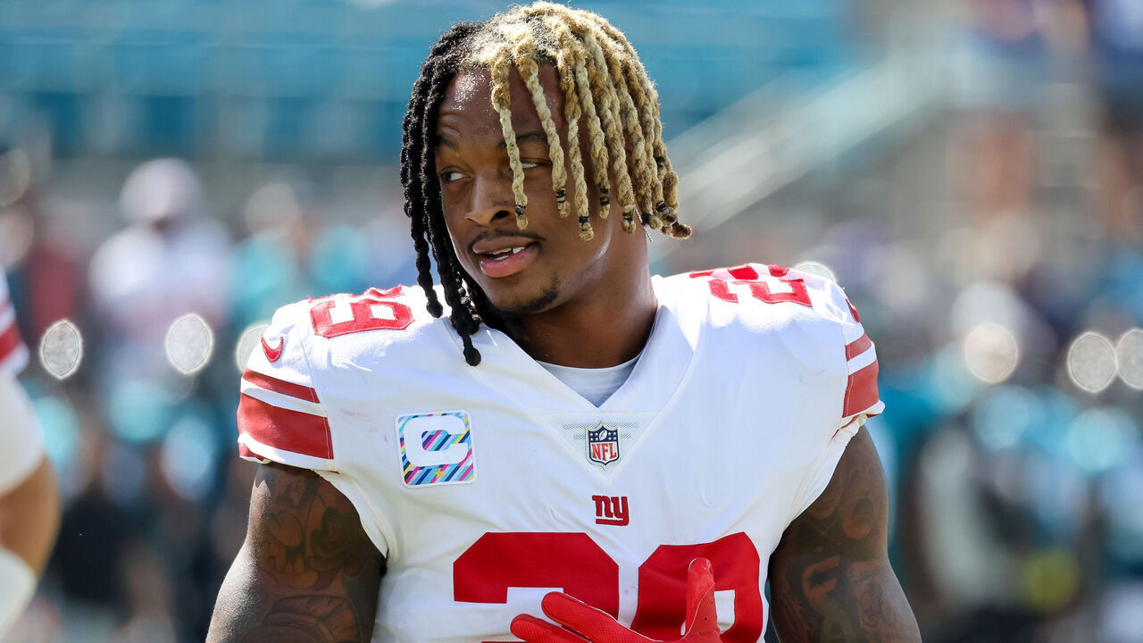 JACKSONVILLE, FLORIDA - OCTOBER 23: Xavier McKinney #29 of the New York Giants warms up against the Jacksonville Jaguars at TIAA Bank Field on October 23, 2022 in Jacksonville, Florida.