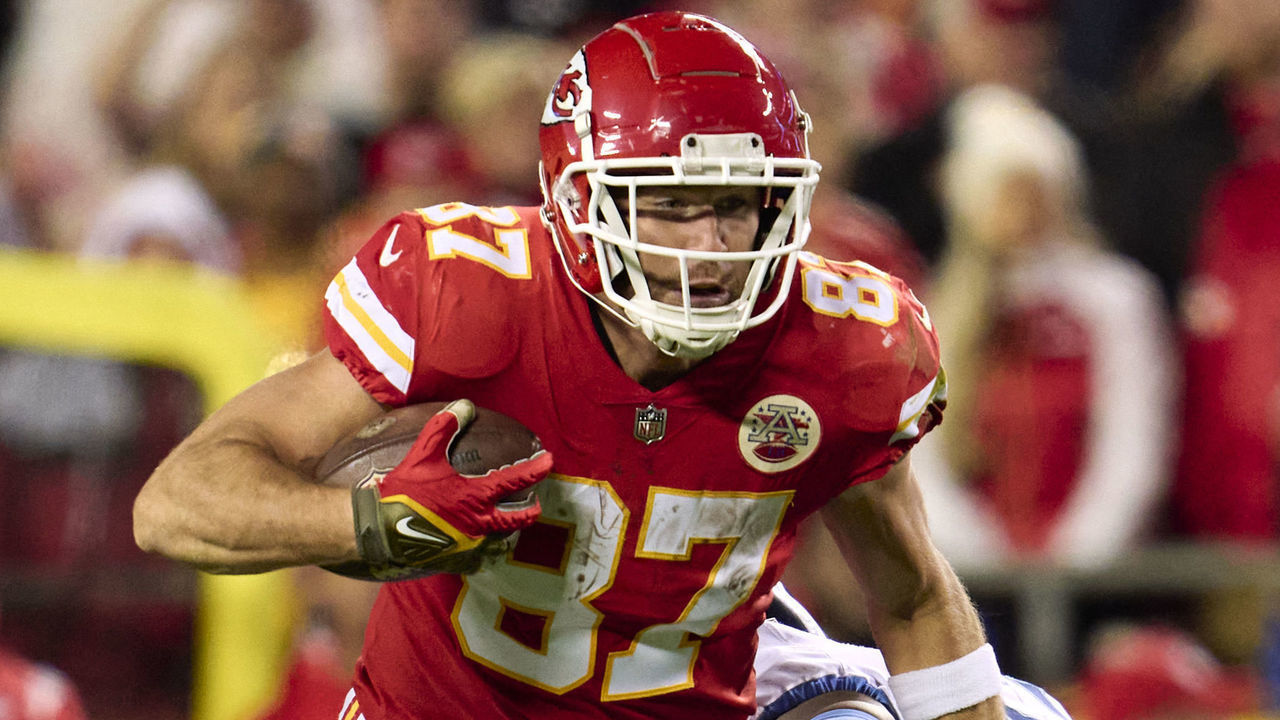 KANSAS CITY, MO - NOVEMBER 06: Travis Kelce #87 of the Kansas City Chiefs runs with the ball against the Tennessee Titans during the second half at GEHA Field at Arrowhead Stadium on November 6, 2022 in Kansas City, Missouri.