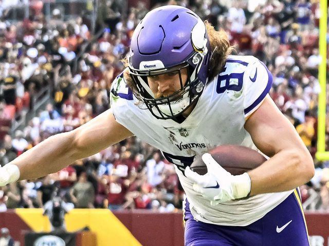 LANDOVER, MD - NOVEMBER 06: Minnesota Vikings tight end T.J. Hockenson (87) makes a reception against Washington Commanders safety Bobby McCain (20) during the NFL game between the Minnesota Vikings and the Washington Commanders on November 6, 2022 at FedEx Field in Landover, MD.