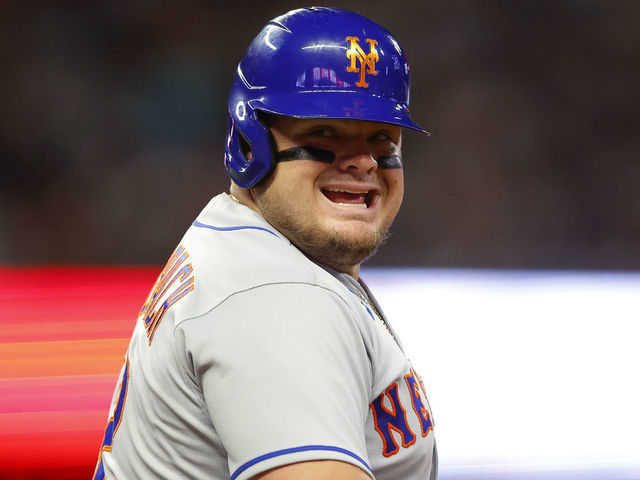 Mets exercise $1.5 million option on DH Daniel Vogelbach