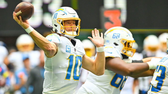 ATLANTA, GA NOVEMBER 06: Los Angeles quarterback Justin Herbert (10) throws a pass during the NFL game between the Los Angeles Chargers and the Atlanta Falcons on November 6th, 2022 at Mercedes-Benz Stadium in Atlanta, GA.