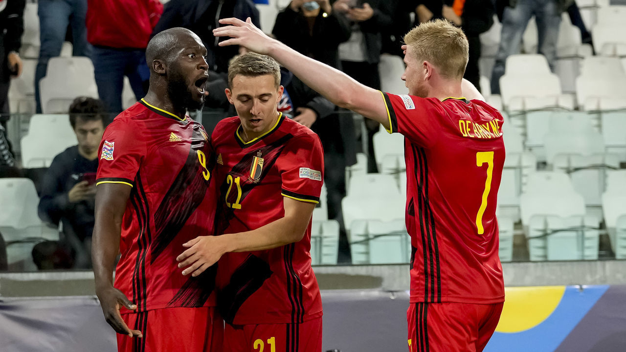 TURIN, ITALY - OCTOBER 07: (BILD OUT) Romelu Lukaku of Belgium celebrates after scoring his team's second goal withTimothy Castagne of Belgium and Kevin De Bruyne of Belgium during the UEFA Nations League Semi-Final match between the Belgium and France at Juventus Stadium on October 7, 2021 in Turin, Italy.