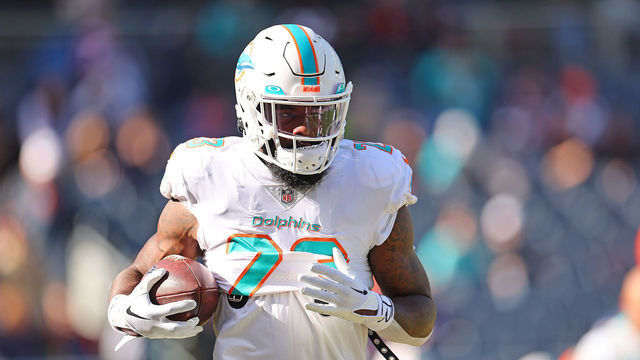 CHICAGO, ILLINOIS - NOVEMBER 06: Jeff Wilson Jr. #23 of the Miami Dolphins warms up prior to the game against the Chicago Bears at Soldier Field on November 06, 2022 in Chicago, Illinois.