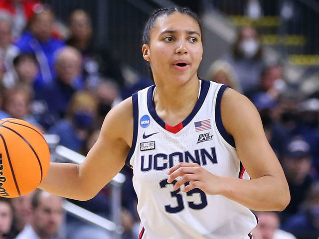 BRIDGEPORT, CT - MARCH 26: UConn Huskies guard Azzi Fudd (35) in action during the sweet sixteen of the Women's Div I NCAA Basketball Championship between Indiana Hoosiers and UConn Huskies on March 26, 2022, at Total Mortgage Arena in Bridgeport, CT.