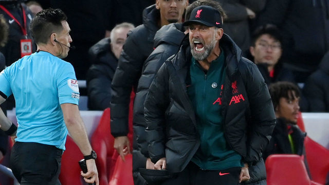 LIVERPOOL, ENGLAND - OCTOBER 16: Juergen Klopp, Manager of Liverpool shouts at linesman Gary Beswick during the Premier League match between Liverpool FC and Manchester City at Anfield on October 16, 2022 in Liverpool, England.