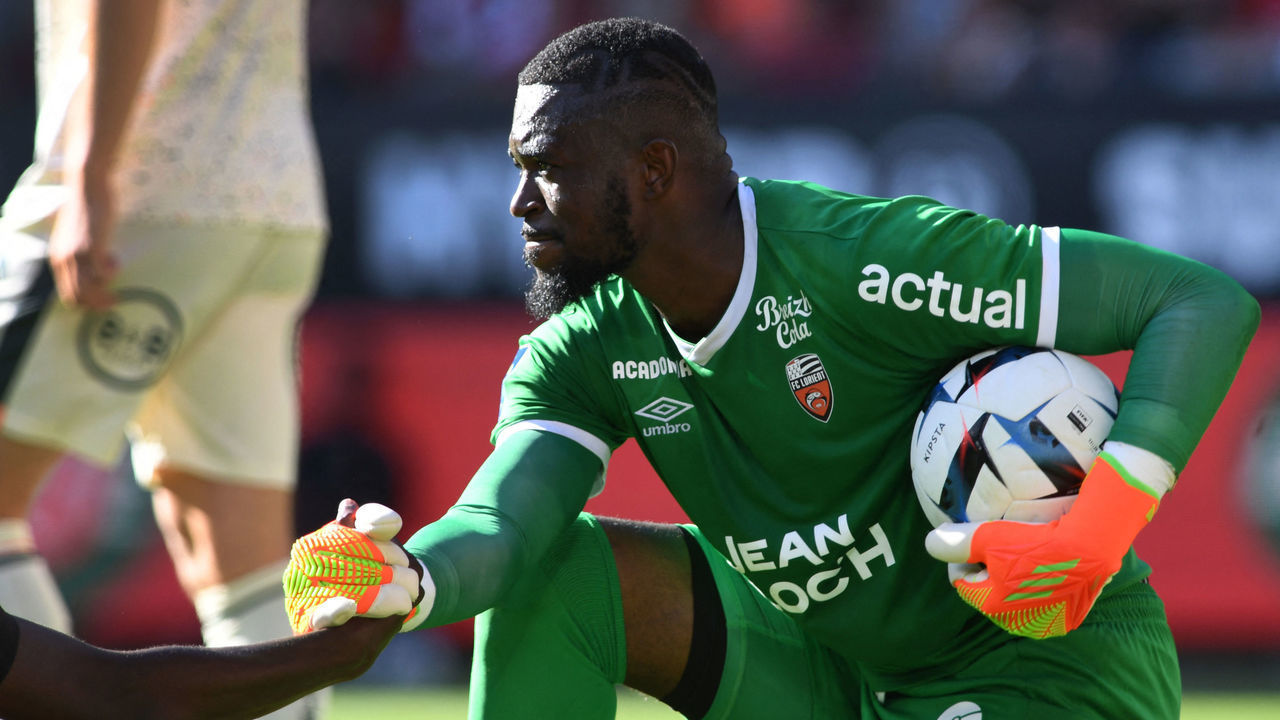 Lorient's Swiss goalkeeper Yvon Mvogo reacts during the French L1 football match between Stade Rennais FC and FC Lorient at The Roazhon Park Stadium in Rennes, western France on August 7, 2022.