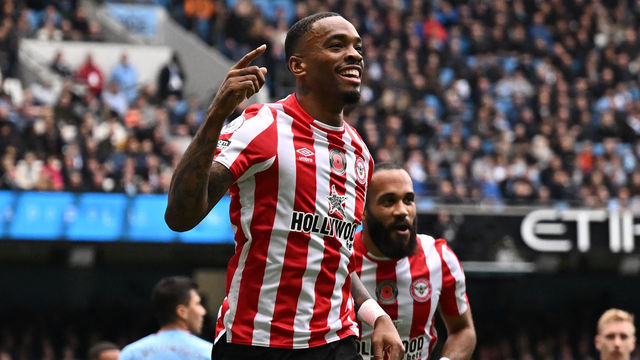 Brentford's English striker Ivan Toney celebrates after scoring his team's first goal during the English Premier League football match between Manchester City and Brentford at the Etihad Stadium in Manchester, north west England, on November 12, 2022. - RESTRICTED TO EDITORIAL USE. No use with unauthorized audio, video, data, fixture lists, club/league logos or 'live' services. Online in-match use limited to 120 images. An additional 40 images may be used in extra time. No video emulation. Social media in-match use limited to 120 images. An additional 40 images may be used in extra time. No use in betting publications, games or single club/league/player publications.