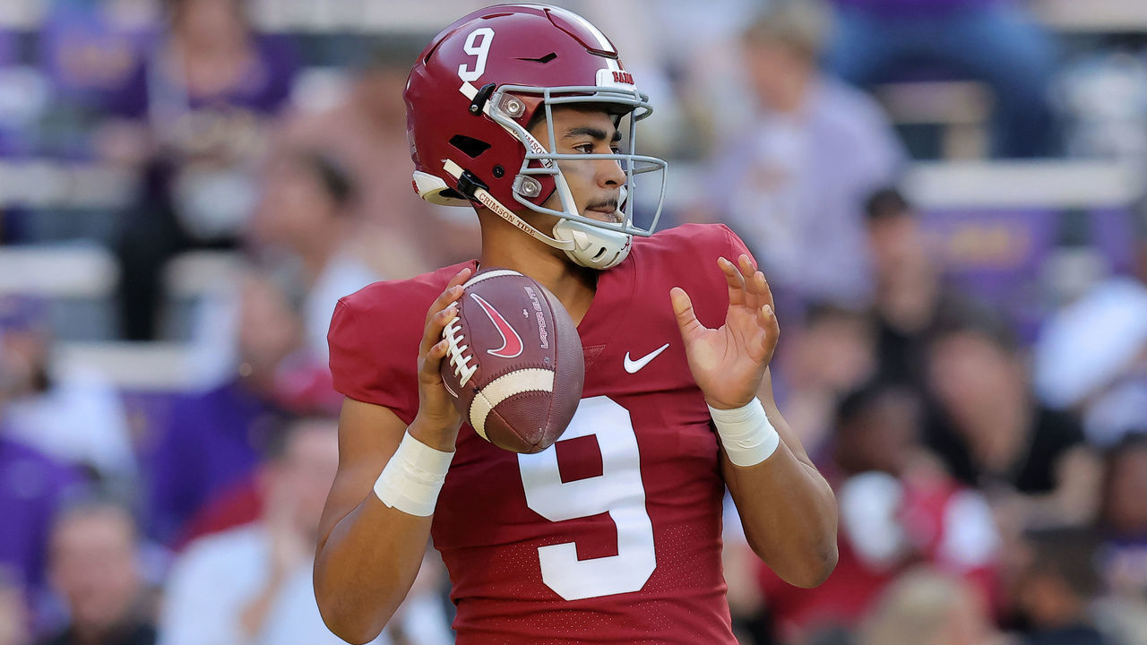 BATON ROUGE, LOUISIANA - NOVEMBER 05: Bryce Young #9 of the Alabama Crimson Tide warms up before a game against the LSU Tigers at Tiger Stadium on November 05, 2022 in Baton Rouge, Louisiana.