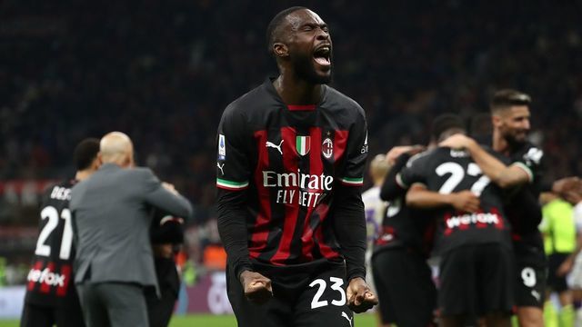 MILAN, ITALY - NOVEMBER 13: Fikayo Tomori of AC Milan celebrates his team-mates goal during the Serie A match between AC Milan and ACF Fiorentina at Stadio Giuseppe Meazza on November 13, 2022 in Milan, Italy.