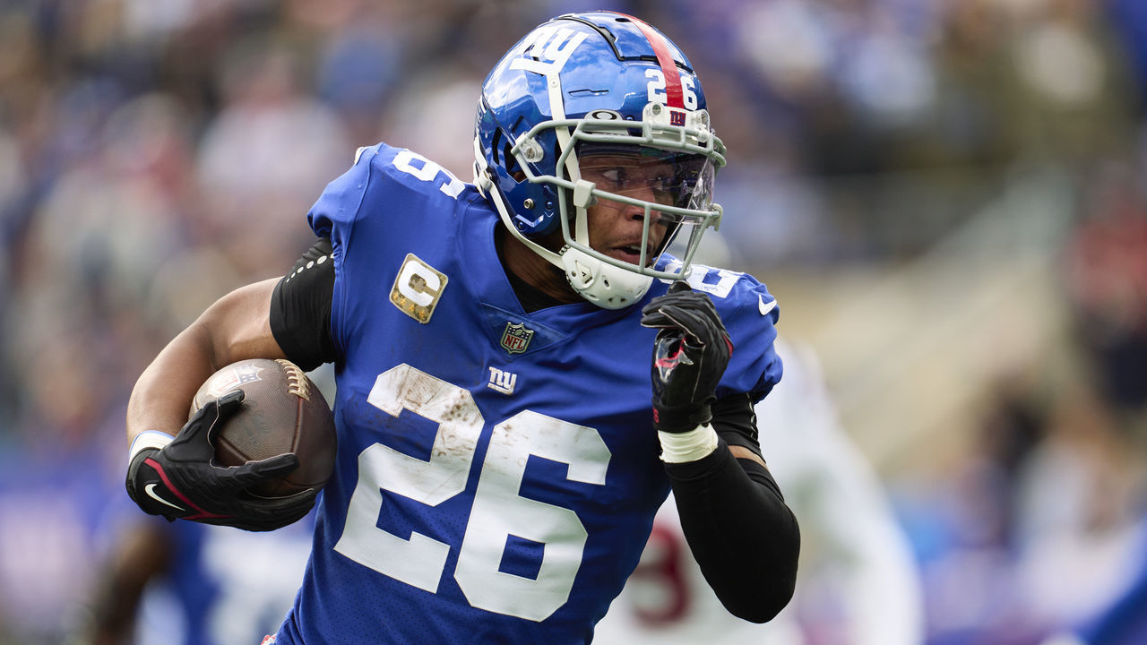 EAST RUTHERFORD, NJ - NOVEMBER 13: Saquon Barkley #26 of the New York Giants carries the ball against the Houston Texans during the first half at MetLife Stadium on November 13, 2022 in East Rutherford, New Jersey.