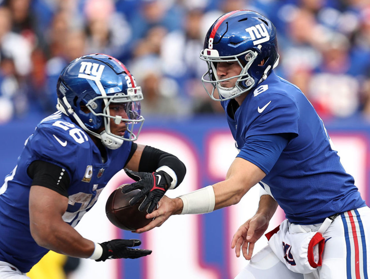 Jones, Barkley lead Giants past Texans 24-16 for 7-2 start