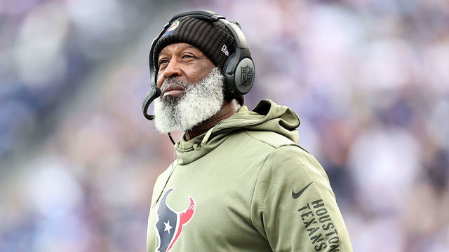 EAST RUTHERFORD, NEW JERSEY - NOVEMBER 13: Head coach Lovie Smith of the Houston Texans looks on during the second quarter of the game against the New York Giants at MetLife Stadium on November 13, 2022 in East Rutherford, New Jersey.