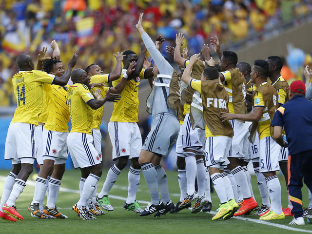 VIDEO: Colombian players stage impromptu dance party after goal