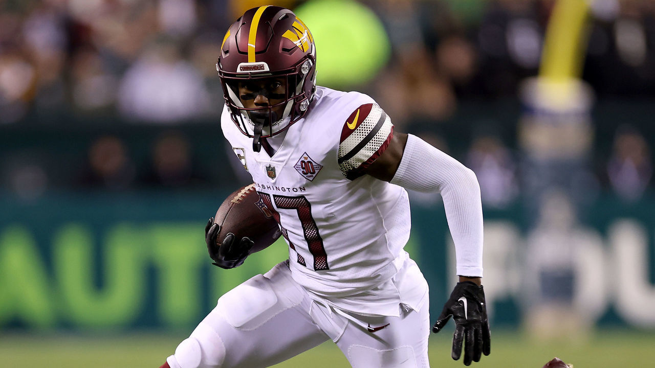 PHILADELPHIA, PENNSYLVANIA - NOVEMBER 14: Terry McLaurin #17 of the Washington Commanders runs with the ball after a catch against the Philadelphia Eagles during the first quarter in the game at Lincoln Financial Field on November 14, 2022 in Philadelphia, Pennsylvania.