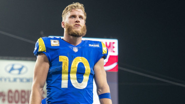 TAMPA, FLORIDA - NOVEMBER 6: Cooper Kupp #10 of the Los Angeles Rams comes off the field during a game between Los Angeles Rams and Tampa Bay Buccaneers at Raymond James Stadium on November 6, 2022 in Tampa, Forida.