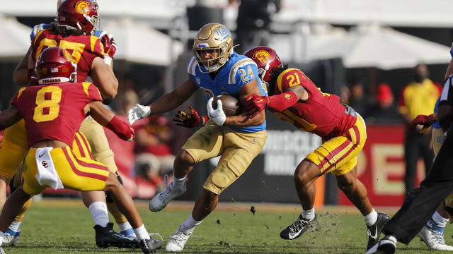 LOS ANGELES, CA - NOVEMBER 20: UCLA Bruins running back Zach Charbonnet (24) runs the ball during a college football game between the UCLA Bruins and the USC Trojans on November 20, 2021, at United Airlines Field at The Los Angeles Memorial Coliseum in Los Angeles, CA.