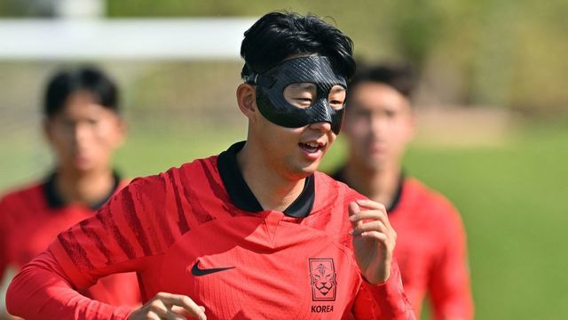 South Korea's Son Heung-min wearing a protective face mask takes part in a training session at Al Egla Training Site 5 in Doha on November 16, 2022, ahead of the Qatar 2022 World Cup football tournament.