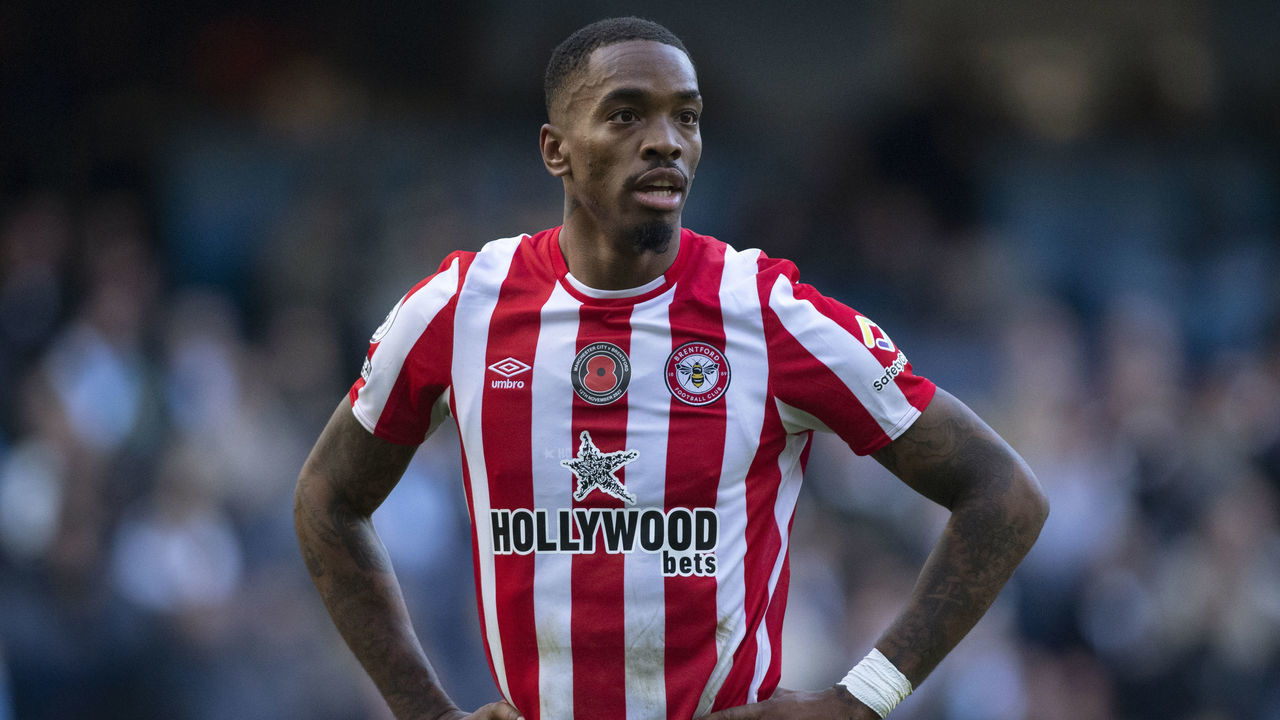 MANCHESTER, ENGLAND - NOVEMBER 12: Ivan Toney of Brentford looks dejected during the Premier League match between Manchester City and Brentford FC at Etihad Stadium on November 12, 2022 in Manchester, United Kingdom.