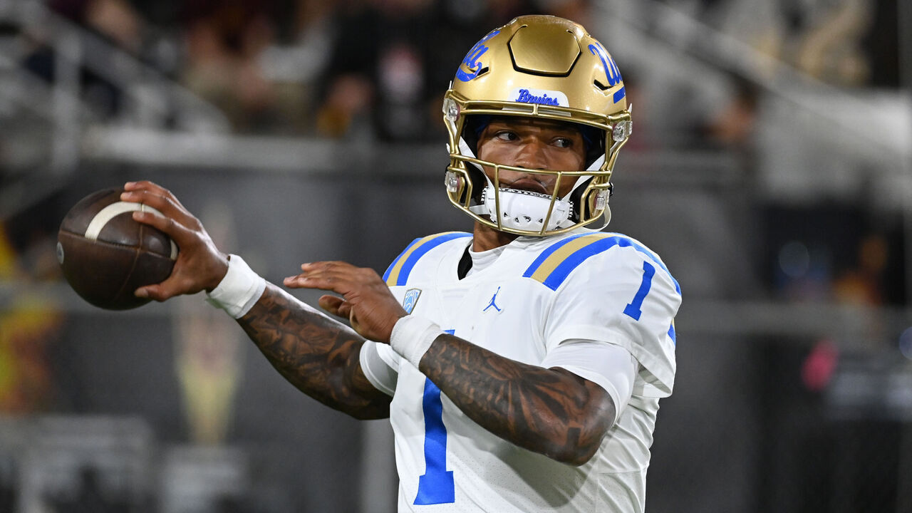 TEMPE, ARIZONA - NOVEMBER 05: Dorian Thompson-Robinson #1 of the UCLA Bruins warms up before the game against the Arizona State Sun Devils at Sun Devil Stadium on November 05, 2022 in Tempe, Arizona.