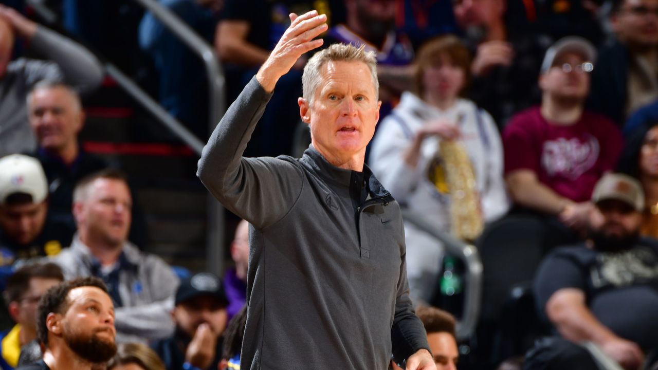 PHOENIX, AZ - NOVEMBER 16: Head Coach Steve Kerr of the Golden State Warriors looks on during the game against the Phoenix Suns on November 16, 2022 at Footprint Center in Phoenix, Arizona. Mandatory Copyright Notice: Copyright 2022 NBAE