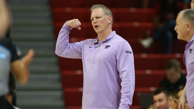 RALEIGH, NC - MARCH 19: Kansas State Wildcats head coach Jeff Mittie motions toward his team during the first round of the NCAA Tournament between the Wahington State Cougars and the Kansas State Wildcats at Reynold Coliseum in Raleigh, NC.
