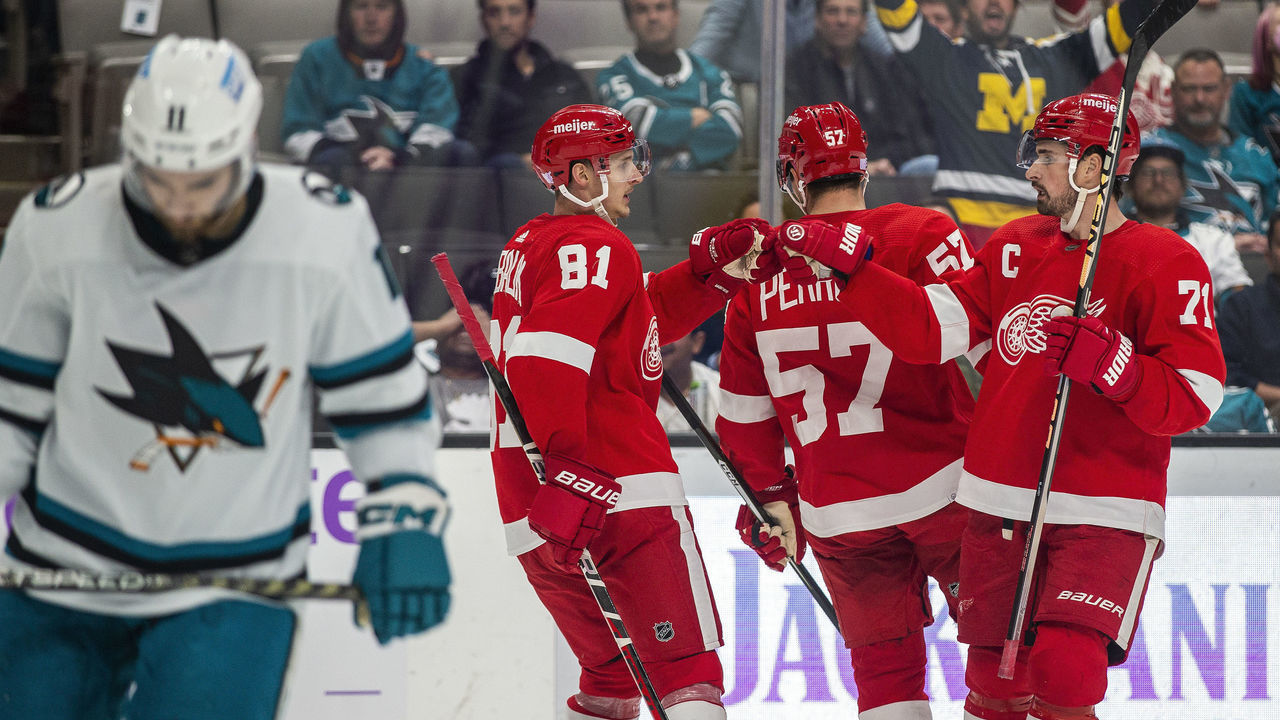 SAN JOSE, CA - NOVEMBER 17: Detroit Red Wings Left Wing Dominik Kubalik (81) celebrates his empty-net goal with Center Dylan Larkin (71) during the third period of a regular season NHL hockey game between the Detroit Red Wings and the San Jose Sharks on November 17, 2022, at SAP Center, in San Jose, CA.