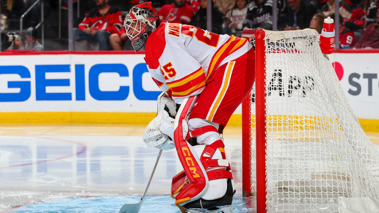 NEWARK, NJ - NOVEMBER 8: Jacob Markstrom #25 of the Calgary Flames prepares for the third period of the game against the New Jersey Devils on November 8, 2022 at the Prudential Center in Newark, New Jersey.