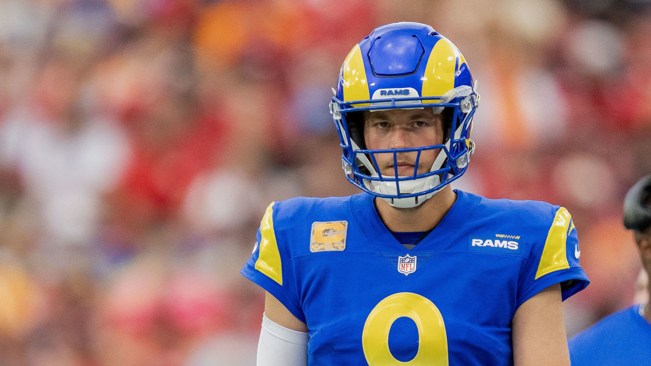 TAMPA, FLORIDA - NOVEMBER 6: Matt Stafford #9 of the Los Angeles Rams waits on the sidelines during a game between Los Angeles Rams and Tampa Bay Buccaneers at Raymond James Stadium on November 6, 2022 in Tampa, FL.
