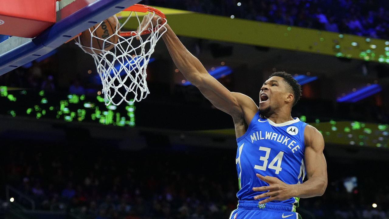 PHILADELPHIA, PA - NOVEMBER 18: Giannis Antetokounmpo #34 of the Milwaukee Bucks dunks the ball against the Philadelphia 76ers at the Wells Fargo Center on November 18, 2022 in Philadelphia, Pennsylvania.