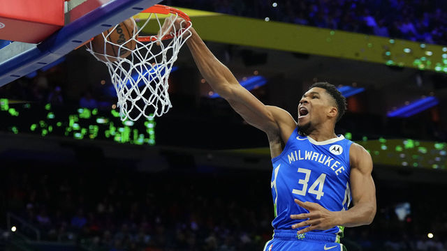 PHILADELPHIA, PA - NOVEMBER 18: Giannis Antetokounmpo #34 of the Milwaukee Bucks dunks the ball against the Philadelphia 76ers at the Wells Fargo Center on November 18, 2022 in Philadelphia, Pennsylvania.