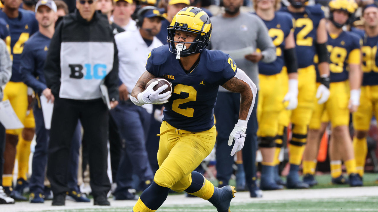 ANN ARBOR, MI - SEPTEMBER 24: Michigan Wolverines running back Blake Corum (2) runs with the ball during the second quarter of a Big Ten Conference regular season college football game between the Maryland Terrapins and the Michigan Wolverines on September 24, 2022 at Michigan Stadium in Ann Arbor, Michigan.