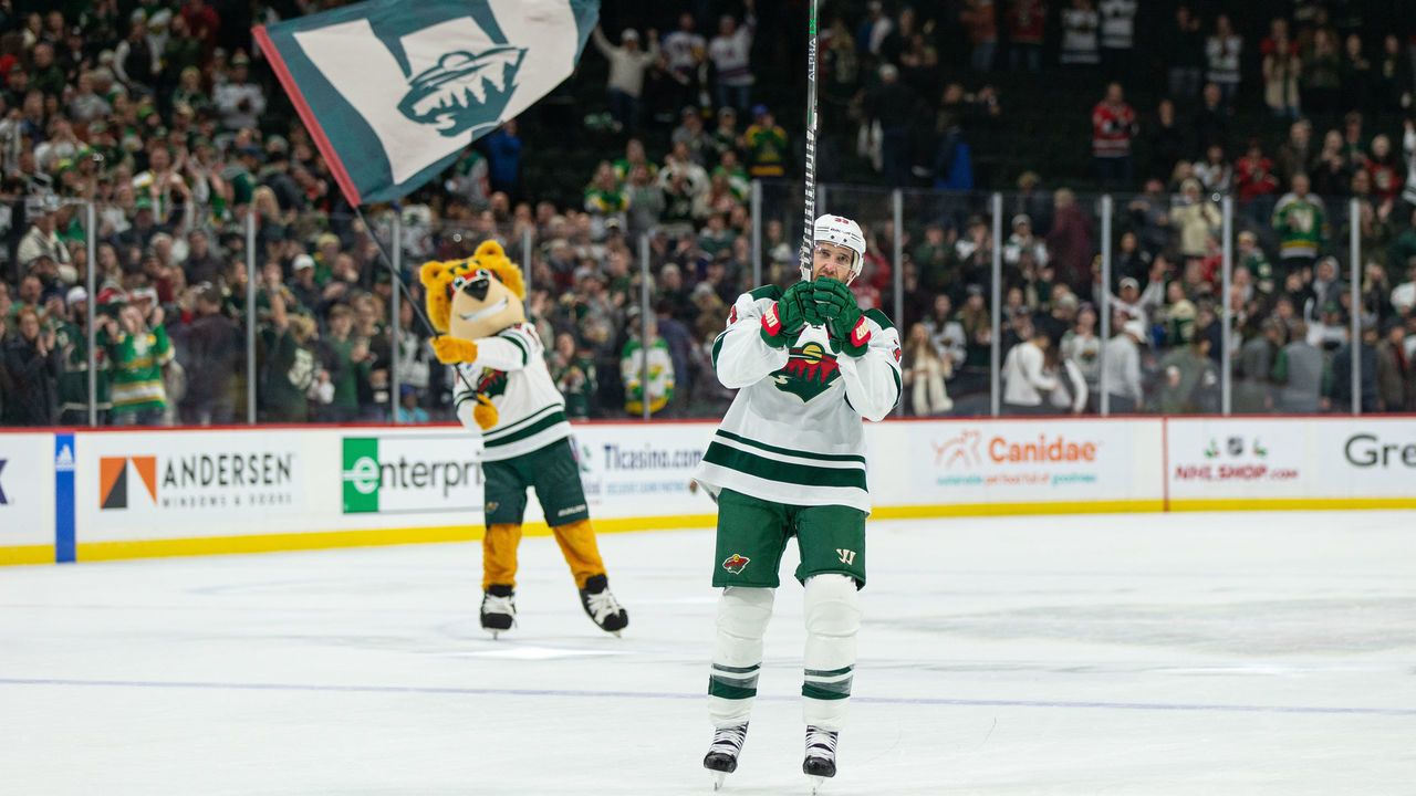 SAINT PAUL, MN - NOVEMBER 19: Minnesota Wild defenseman Alex Goligoski (33) wins first star of the game during the NHL game between the Carolina Hurricanes and the Minnesota Wild, on November 19th, 2022, at Xcel Energy Center in Saint Paul, MN.