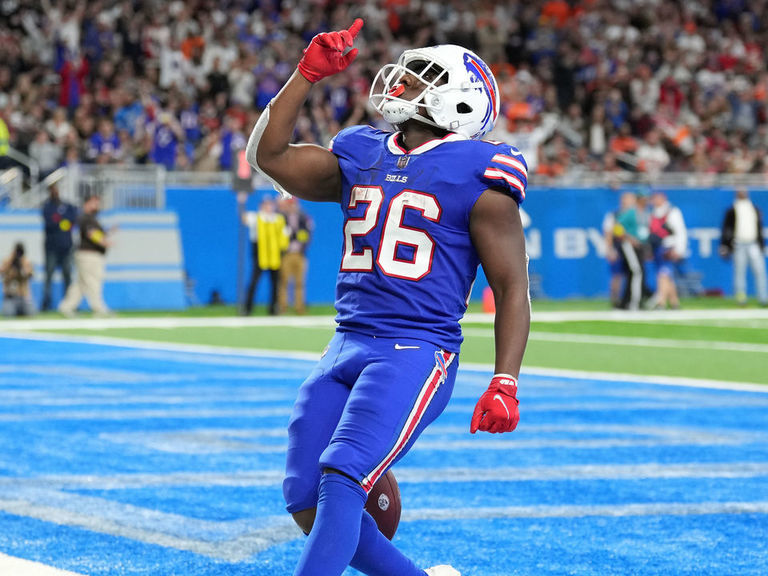 Buffalo Bills running back Devin Singletary (26) runs with the