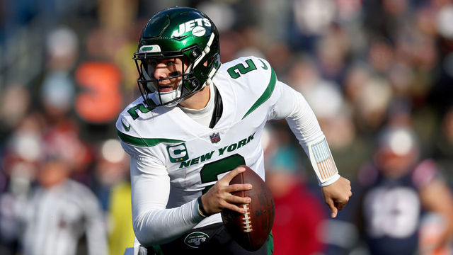 FOXBOROUGH, MASSACHUSETTS - NOVEMBER 20: Zach Wilson #2 of the New York Jets scrambles with the ball during the first half against the New England Patriots at Gillette Stadium on November 20, 2022 in Foxborough, Massachusetts.