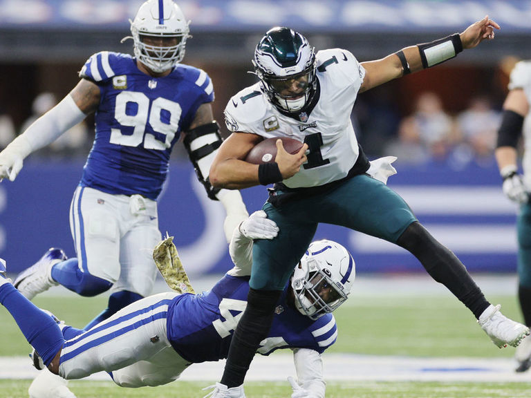 Eagles edge Colts 17-16 on late touchdown