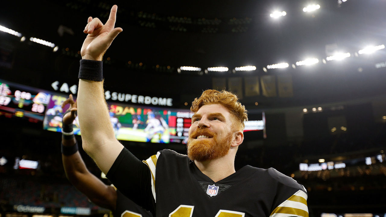 Dalton thrives, Stafford leaves as Saints top Rams 27-20